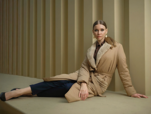 Palton lung bej din fâș cu guler din blană naturală și buzunare