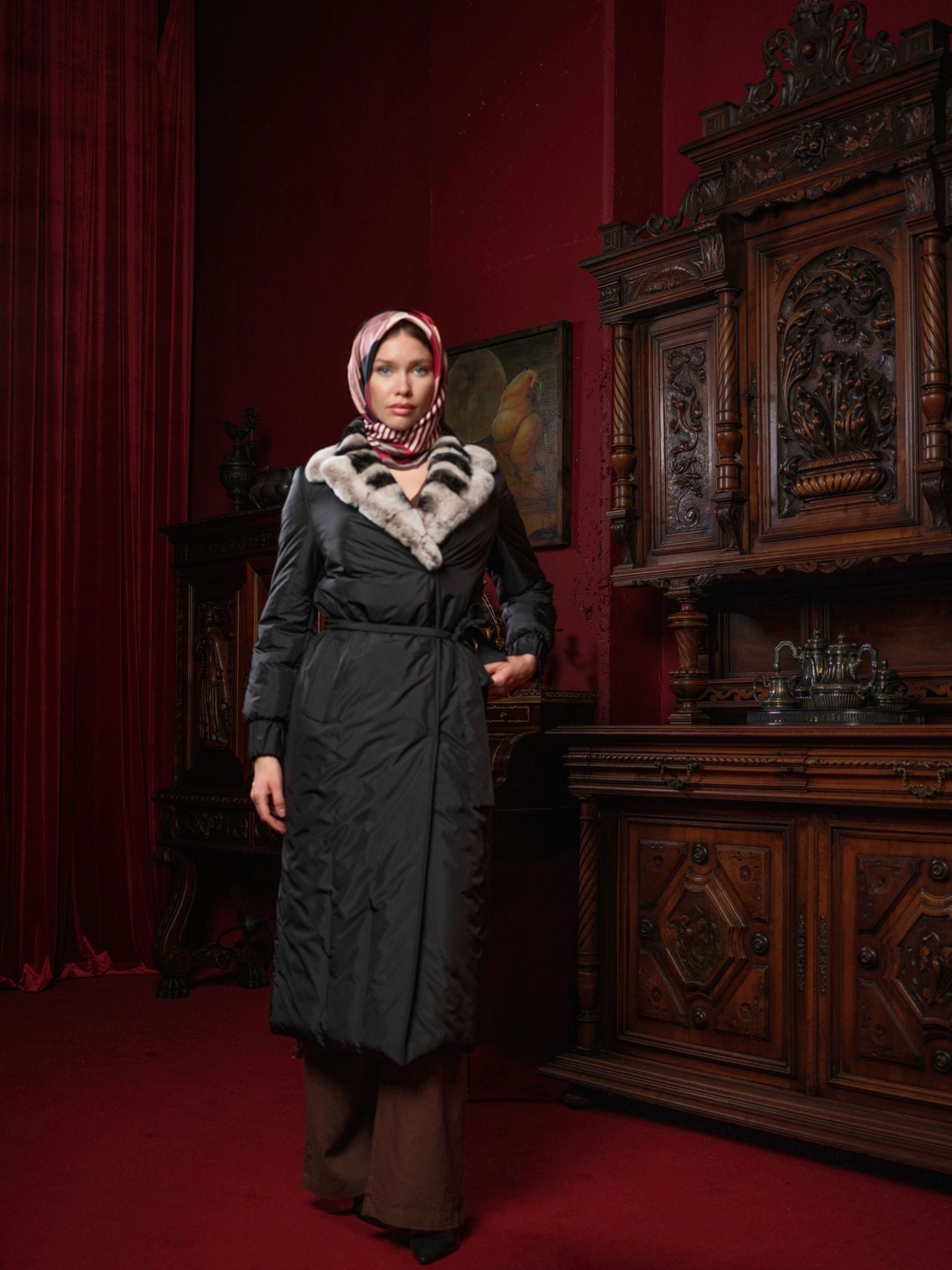 Palton lung negru cu guler din blană naturală