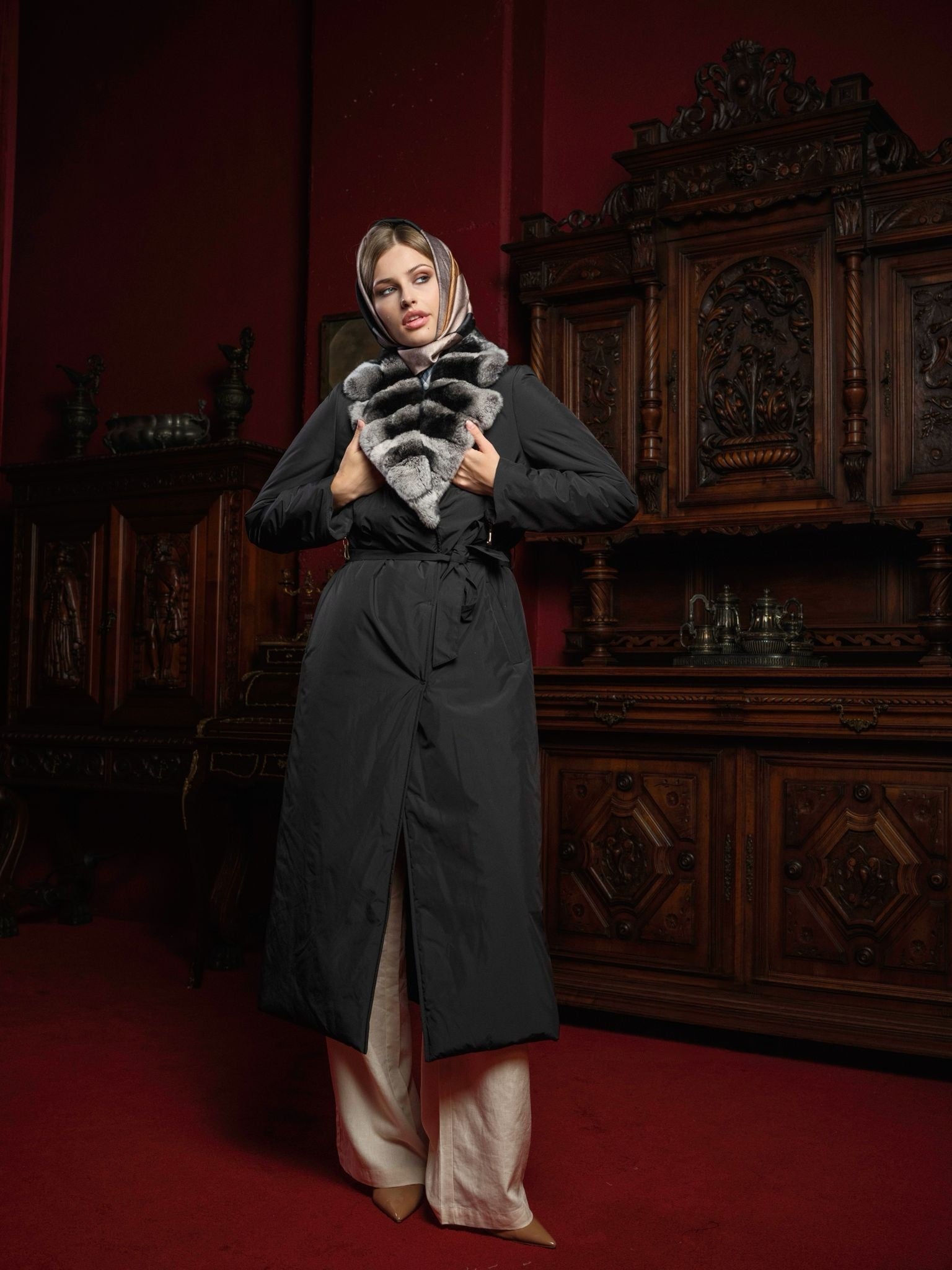 Palton lung negru cu guler din blană naturală